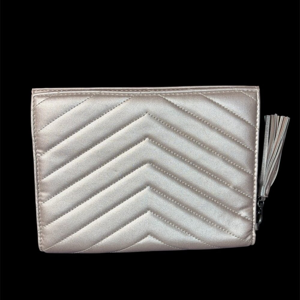 NEIMAN MARCUS VINTAGE SILVER METALLIC QUILTED LEATHER CLUTCH EUC - Picture 5 of 6